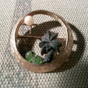 Vintage Hawaiian brooch